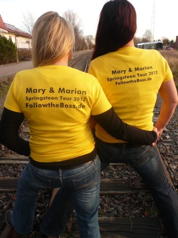 BossFollow's profile picture. Mary & Jutta (marian) on tour...