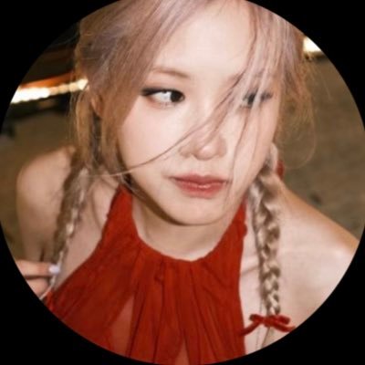 lvssrosie Profile Picture