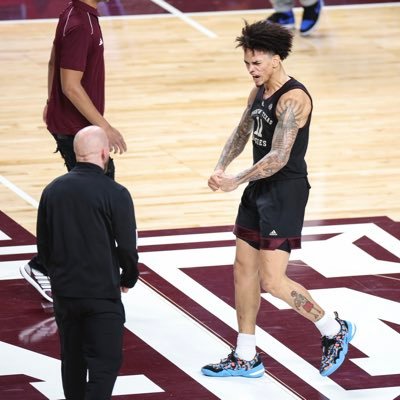 Economics Major | Director of Creative @aggiembk | @CoachSammiC💍 | DC Sports Fan 🌸 | #GigEm👍🏼 | #getBETTER📈 | Posts are my own but may include @lulu🐶