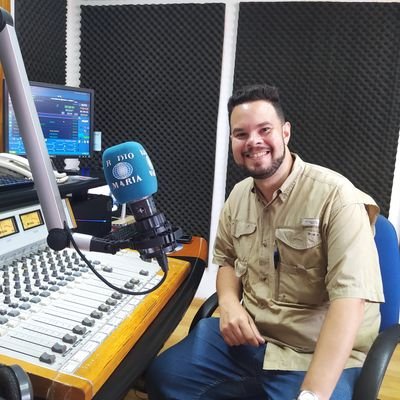 🇻🇪Venezolano
⛪Católico
📖Estudiante de Teología 
🎓T.S.U en Banca y Finanzas 
📻 Locutor - UCSAR 55.603
🎧Miembro #ADLLA @locutoresdelat