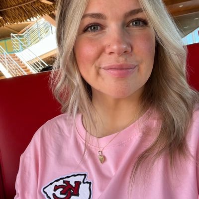 Chiefs loving foodie kinda girl📍KC BORN AND RAISED 💛❤️ 1st and foremost #ChiefsKingdom 💯Taylor🫶🏻Travis