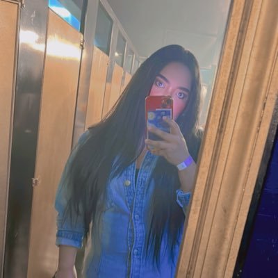 CelinLondoo's profile picture. Pa' qué highlighter? Si tú brillas sola ✨ 🆑 ♥️