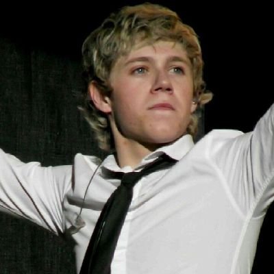 nosoypoli2's profile picture. Viendo la sociedad de los poetas muertos con Harry 🎀