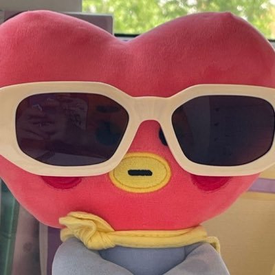 LovelyyyLilith's profile picture. ♡ What a relief that we are 7 ♡ Until the flowers bloom again, we will be staying right here. However long it takes.♡🇵🇸