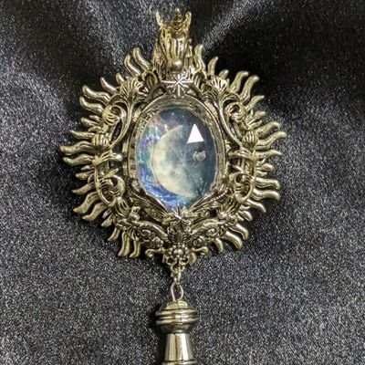 * レジンアクセサリー *
大好きな森の中で魔法道具を細々作っている魔法使いもどき。
*歪な王国*
森と魔法道具 https://t.co/qoy5yfzkMA
