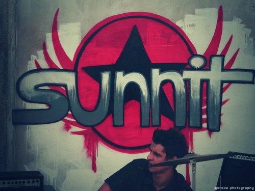 Siga @SUNNITmusic *-*