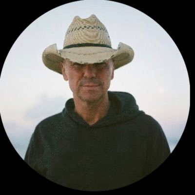 Kenny & crew here. Official profiles are @kennychesney @noshoesnation @bluechairbayrum & @noshoesradio. BORN, the new album, is out 3.29. @ https://t.co/saisPynFH8