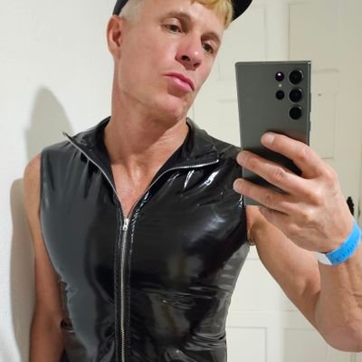 Chrisantiriad's profile picture. 
