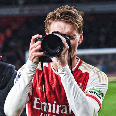 santikarlzola's profile picture. On the right day, on the right angle, 2% of people in the room thought I looked like Santi Cazorla