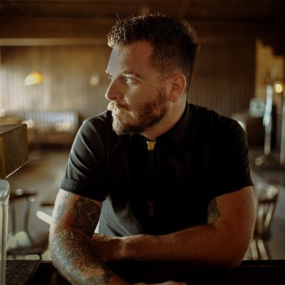 Sing/Guitar for @Thrice, and do song singing and playing on my own. New album Desert Dreaming out now https://t.co/P1J98ecWcl