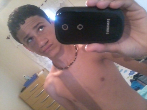 jovem, alegre, fã dos gorillaz, futuro astonomo da nasa... msn: bruno_henri_que@hotmail.com
