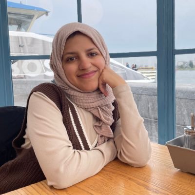 طالبة ماجستير في جامعة #KAU #علم_المعلومات