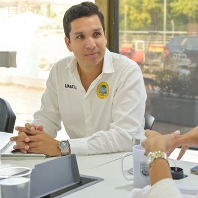 Médico Veterinario y Zootecnista  Esp. Producción y Reproducción Animal  Director de UMATA CARTAGENA