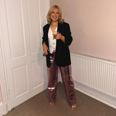 North East gal in Glasgow Southside📍works in PR📝 coffee and sweet treat enthusiast✨🫶🏼 views are my own (she/her)
