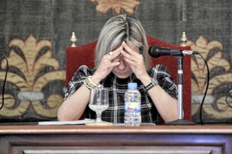 Soy la ley, soy el Hay Untamiento de Alicante. Llegué a dedo. Encuentro trabajos y planto flores. Soy popular y populista y NEVER canviaré el PGOU de Alicante.