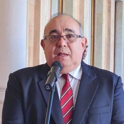 Ex Ministro de Desarrollo Social de Paraguay. Dr. en economía, docente y político. Comprometido con la familia y el pais.