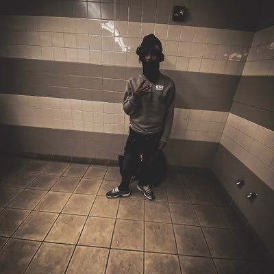 lilmello220's profile picture. 