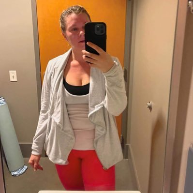 ElizabethH2467's profile picture. 