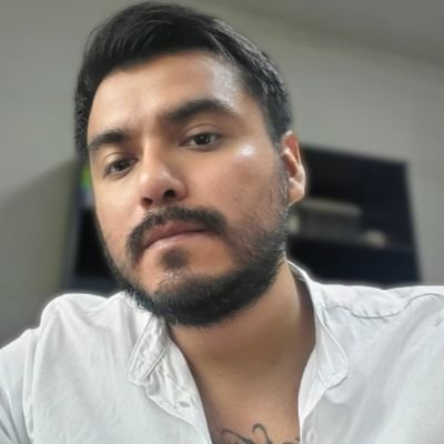 Hay raza clavada en Internet, que todo se cree. Y si no apoyas eres el enemigo. Me gusta la cocina, Muay Thai, música, libros, la arquitectura y el humor negro.