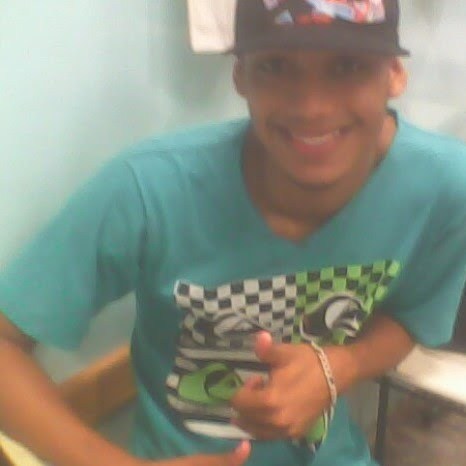 Reggae, amor ,paz, felicidade, e sonhos esse sou eu resumido....
um pouco mais de reggae kk