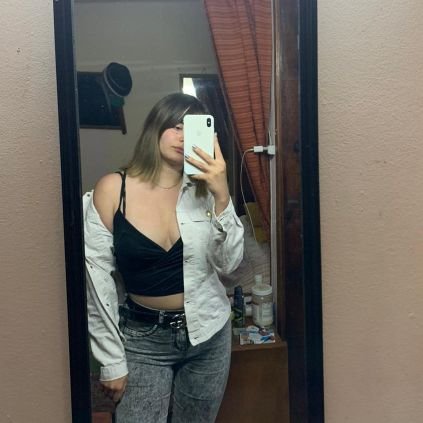 solo me dicen coy mis amigos, me gusta ayudar a la gente:) 
a👩🏼‍🎓