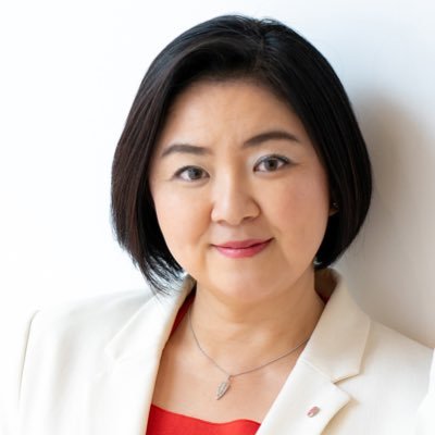 創業72年企業3代目社長。家業(自動車学校・観光)と新規事業(DX×AI×人材育成)を展開。「管理なし 人が輝く DXモデル」で日本DX大賞2025優秀賞!Gallup認定ストレングスコーチ×ITコーディネーターとして自社で実践中。豆柴ミルキーとの日常とDXと人間性を両立するノウハウを提供。メルマガ登録受付中。