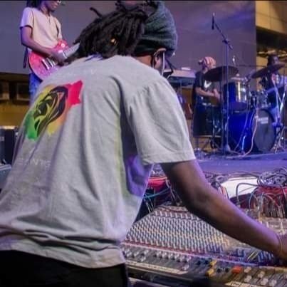 🌍SDN🇸🇩-KSA🇸🇦-EYG🇪🇬
Peace ☮️ Love 🤍
🎧 Sound System Engineer
@wdalzainthesanrise 🎶band