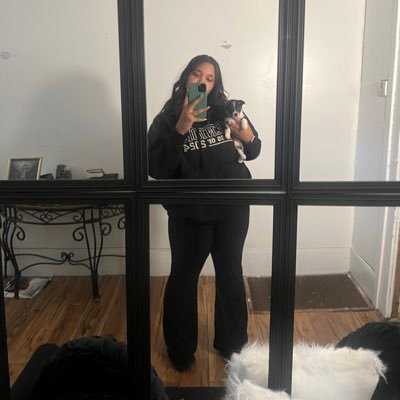 itsevella_'s profile picture. 😗✌🏽