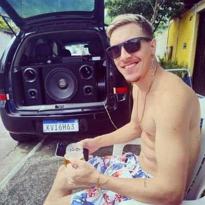Quem se ajoelha diante de Deus, fica em pé diante de qualquer um. 🙏🏻
17/09/2019. 👧🏻❤️