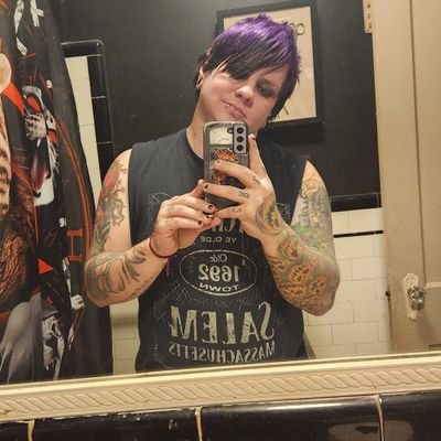 34. He/him. Satanic Temple. Halloween Everyday. Hockey. Still stuck in the emo phase. LGBT ally. Hockey, wrestling, and shitposting. ¯\_(ツ)_/¯