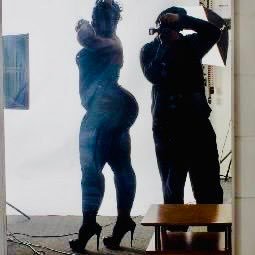 c.e.o of @afrikan_honeys if you gotta a phat 🍑🍑 holla at me 🤣