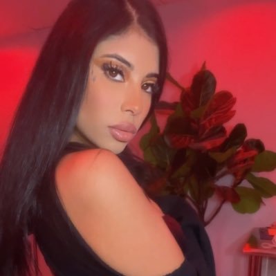ur fav Latina mixologist who spends her free time working out and playing video games naked 🍾☕️🎮 all my link sbelow 🖤ONLYFANS 👇