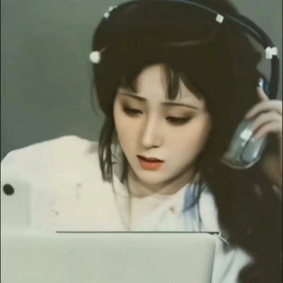 r9rjr9666's profile picture.