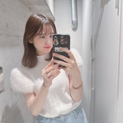 momotenko27's profile picture. 