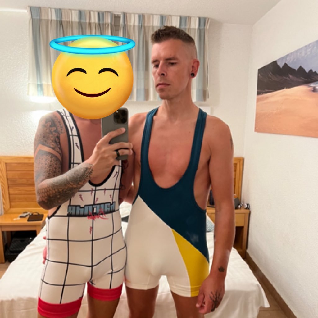 18+ only Adult content 🏳️‍🌈🔞DMs open for Collabs 😈⭐️ https://t.co/2aRyC6xSaB⭐️https://t.co/f6bsQdkZdz ⭐️ @EnglishNick05