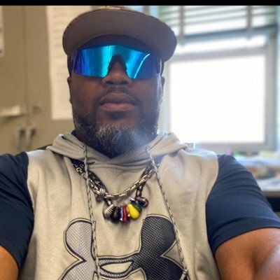 God Fearing, Husband, Father, and Friend. Defensive Coordinator at Huntington High School!!💙⚓️💪🏾🙏🏾