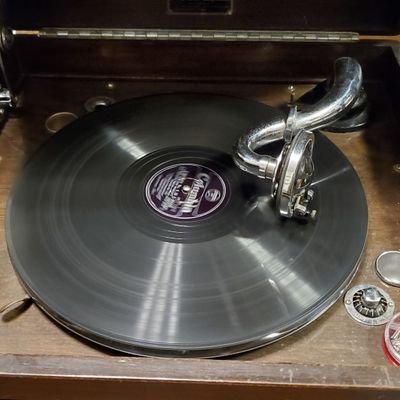 Weidling's profile picture. 山本直樹先生の作品にすべてを委ね…群れの中で孤独を求め、森の中の象のように、最近はレコード集めにアンプの基盤を少々、この歳でジャズが好きになるとは…バイクで遠くへ行きたい…幻水が盛り上がってきてくれて嬉しい限り