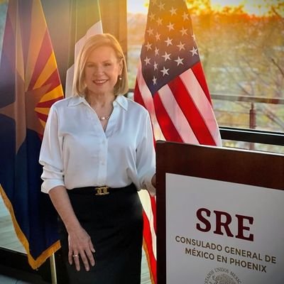 Sonorense viviendo en Arizona. Orgullosa madre de dos hijos y esposa. Amante del mar, la cocina y el buen comer.