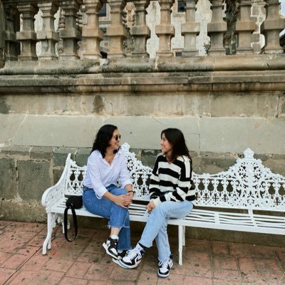 lucifloresc's profile picture. 🍷