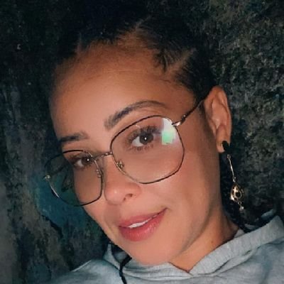 sempre fui amiga de quem é e de quem nunca foi meu amigo, nunca fui falsa com ninguém falo o penso na cara discuto brigo e é isso sou trasparente não tenho.....