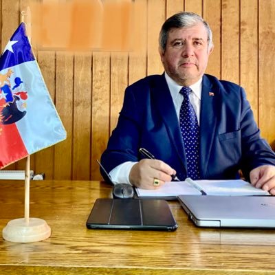 Ingeniero, Primer Director Regional del Servicio de Migraciones de Magallanes y Antártica Chilena