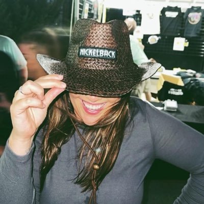 Kimberlyy33's profile picture. queen of the chill zone