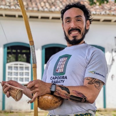 🙃 Professor de #Capoeira ⚔️Force Flow #Lightsabers 🇧🇷 History Scholar & Tour Guide 📸 Photographer 🔊 Creative 🤸#FlowWithDaForce #CapoeiraParaty