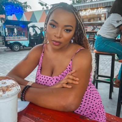 MD 🩺👩‍⚕️                                                        IG:_izzytee_ 👻:izzytee10