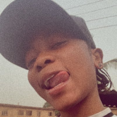 hazeatop's profile picture. Am smart