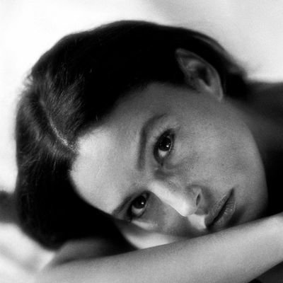 Fansite dedicated to the italian actress and model Monica Bellucci. We'll try to bring the latest about her and her work.