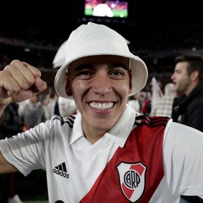 dale pibe, subite a la barconeta.

                                           si tengo que elegir entre river o mi vida, elijo a river, porque river es mi vida.