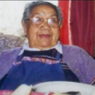 La foto no soy yo, y no es que no quiera mostrarme.  Pero quiero honrar a mi abuela materna Rita Vaez Carimoney, hija de Juana Rosa Carimoney Ainol.