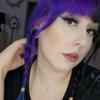 Vanir_Freya's profile picture. (she/her) 🌈 🚩
Streams, Games & Katzen 💜
Ich zerquetsch mit meinem fetten Arsch das Patriarchat ✌🏻✨