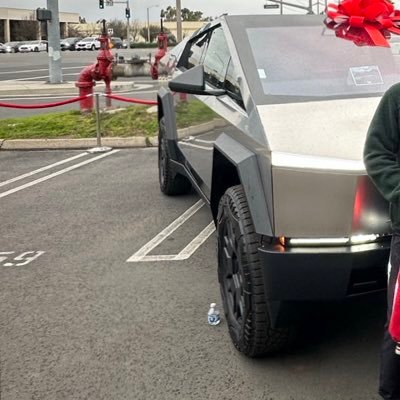 Model  X & Cybertruck owner. Tesla Investor.